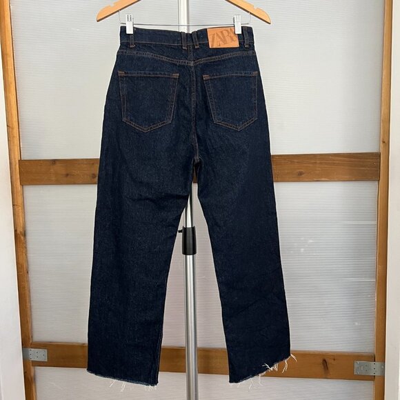 Zara High Rise Button Fly Straight Cropped Raw Hem Denim Jeans Dark Wash Sz 4‎ - Picture 8 of 13